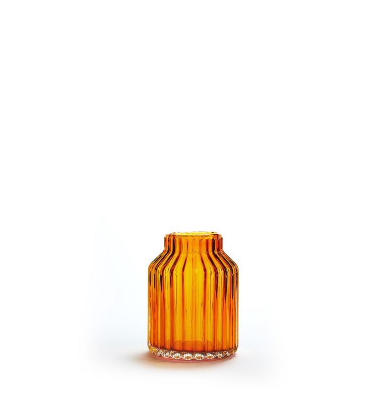 Productshot of Ju Celia vase in amber